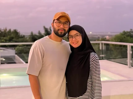 5 Potret Revalina S Temat Bareng Suami & Dua Anak Usai Tak Lagi Main Sinetron