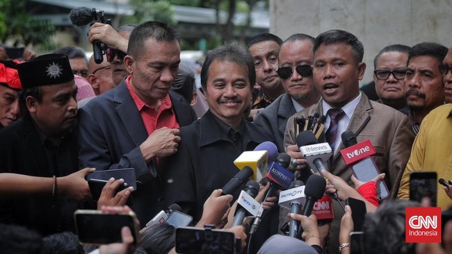 Pemeriksaan terhadap Roy Suryo cs selaku tersangka kasus tudingan ijazah palsu Presiden ke-7 RI, Joko Widodo (Jokowi) pada Kamis (13/11) hari ini.