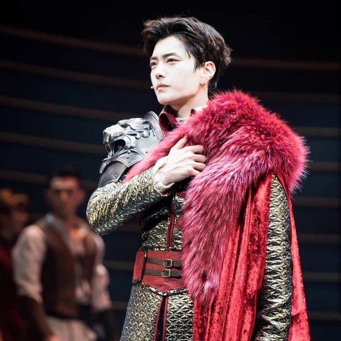 Sebelum menjadi aktor, Jang Seung Jo mengawali kariernya melalui drama musikal berjudul Proposal pada 2005. Sejak saat itu, ia tampil di banyak pertunjukkan mulai dari Romeo and Juliet, Sherlock Holmes, hingga The Devil./ Foto: instagram.com/ssangear1004