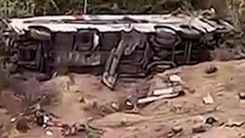Penampakan Bus Jatuh ke Jurang di Peru, 37 Tewas
