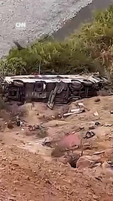 Penampakan Bus Jatuh ke Jurang di Peru, 37 Tewas