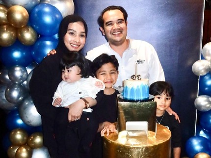 Terpopuler: Potret Terbaru Tya Arifin Bareng Keluarga di Malaysia