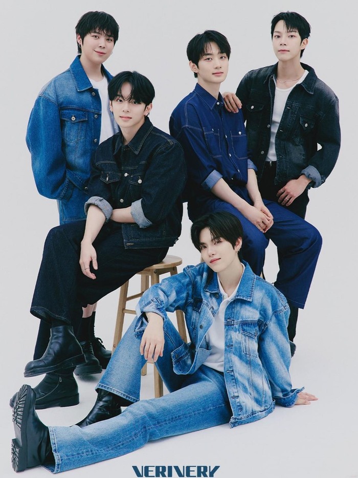 Grup K-Pop generasi keempat telah memasuki tahun debut ke-7. Hal tersebut menjadi sesuatu yang dinanti publik maupun penggemar atas keputusan akan bubar, kehilangan member, atau bahkan melanjutkan kontrak.