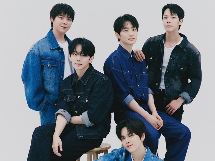 Grup K-Pop generasi keempat telah memasuki tahun debut ke-7. Hal tersebut menjadi sesuatu yang dinanti publik maupun penggemar atas keputusan akan bubar, kehilangan member, atau bahkan melanjutkan kontrak.