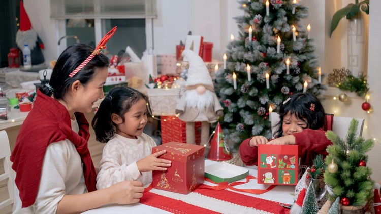 15 Ide Kado Natal untuk Anak Mulai dari Harga Rp100 Ribuan