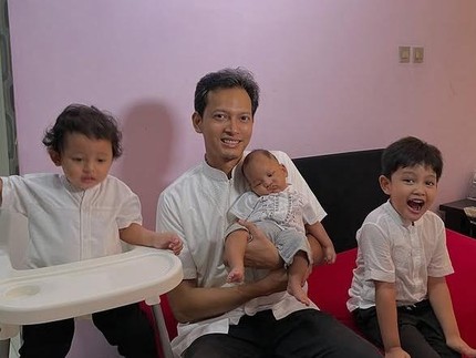 5 Potret Fedi Nuril saat Momong Anak, Istri Puji Sebagai Suami Hangat & Perhatian