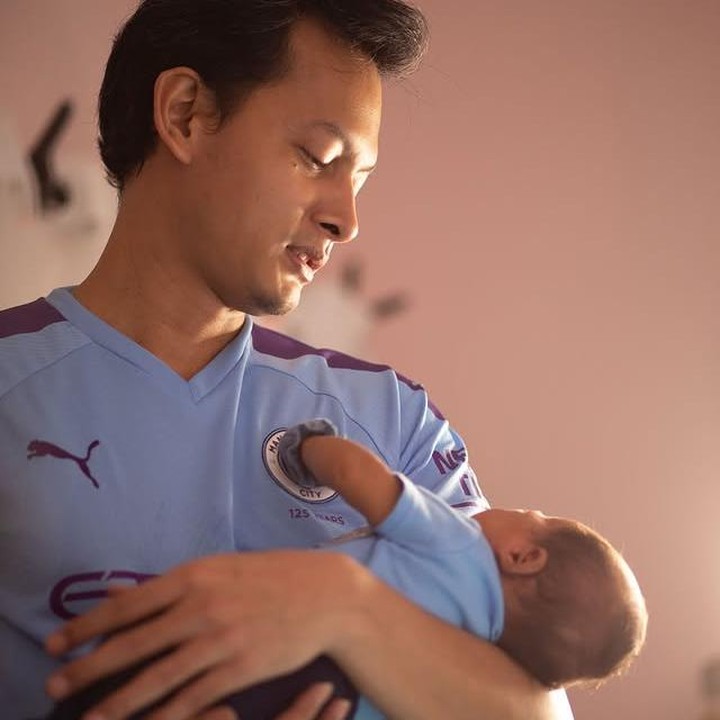 <p>Setelah menjadi orang tua, aktor berusia 43 tahun ini benar-benar menempatkan peran Ayah sebagai prioritas utamanya, Bunda. Ia juga sering membagikan momennya saat sedang momong anaknya lewat Instagramnya. (Foto: Instagram @calystavannyws)</p>