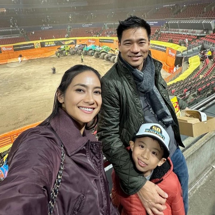 <p>Sejak beberapa bulan terakhir, artis Rini Yulianti memutuskan untuk meninggalkan hiruk-pikuk Jakarta dan memilih menetap di Sydney, Australia. Keputusan ini diyakini terkait dengan pekerjaan sang suami, Michael Andrew Ha, yang membawanya untuk memulai kehidupan barunya di sana. (Foto: Instagram @riniyulianti)</p>