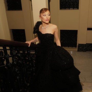 Ariana Grande Diserang Fans di Premier Wicked: For Good di Singapura, Bukan Korban Pertama