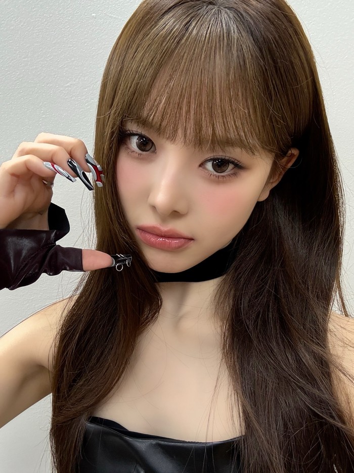 Bang Jeemin mengungkapkan bahwa ia merupakan idola pertama dan satu-satunya yang memiliki hair fancam. Menariknya, ia pun dapat mengendalikan rambutnya dan membuatnya secantik apapun yang ia inginkan bahkan ketika sedang menari. / Foto: x.com/izna_offcl