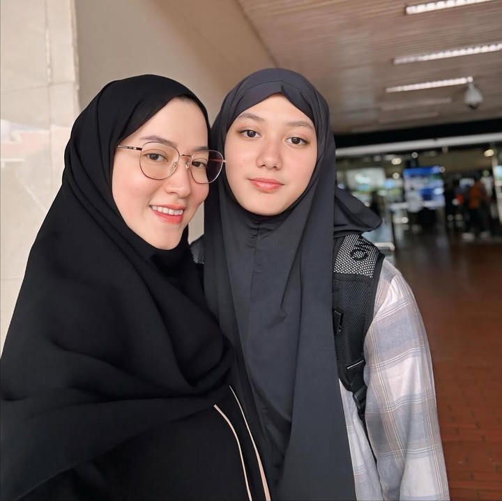 <p>Sejumlah anak artis Indonesia mencuri perhatian publik lewat prestasi atau kemampuan yang mereka miliki. Salah satunya yang menjadi sorotan belum lama ini adalah putri Lyra Virna yang bernama Eisha. (Foto: Instagram @lyravirna)</p>