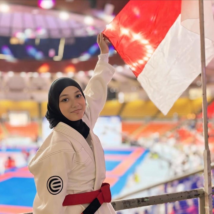 <p>Tak hanya itu, Lyra juga mengungkap rasa syukur dan doa terbaik untuk putrinya. &ldquo;Sebagai seorang Ibu, kami selalu khawatir, tapi Dia Bahagia.. itu yang terpenting.. jadi kami mengirimkan doa terbaik kami untuknya,&rdquo; tulis Lyra, dikutip dari laman Instagram <em>@lyravirna,</em> Jumat (14/11/2025).&nbsp;(Foto: Instagram @lyravirna)</p>