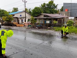 Ayah-anak Boncengan Motor di Gowa Tewas Ditabrak Pikap, Ibu Kritis