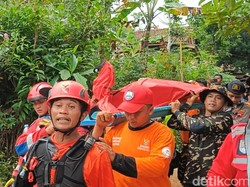 Longsor Cilacap, Yuni Ditemukan Tewas Tertimpa Motor di Kedalaman 3 Meter