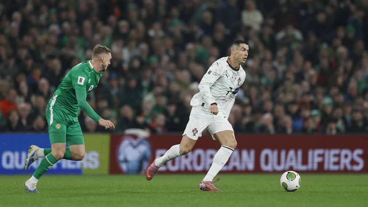 Ronaldo Ejek Fans Irlandia, Pamer Gestur Menangis Lalu Diusir Wasit