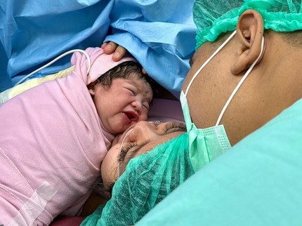 Istri Frans Faisal Melahirkan Anak Pertama Berjenis Kelamin Perempuan, Nama Bayinya Indah Bun