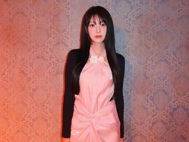 Kakak Jisoo BLACKPINK Resmi Debut lewat 'Super Seller'