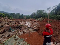 Cerita Warga Lihat Anak Selamat dari Longsor Cilacap: Lari, Terus Rumah Ambruk