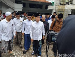 Menko Zulhas Didampingi Gus Miftah Silaturahmi ke Ponpes Al-Khoziny