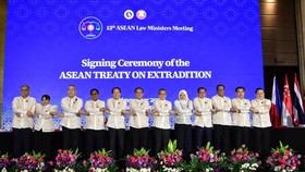 Menkum Teken Perjanjian Ekstradisi ASEAN di Manila