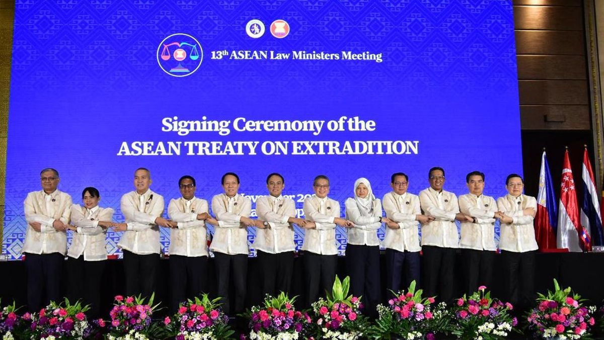 Menkum Teken Perjanjian Ekstradisi ASEAN di Manila