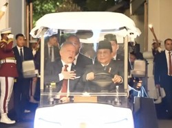 Momen Prabowo Sopiri Raja Yordania Naik Buggy Car di Istana Jakarta
