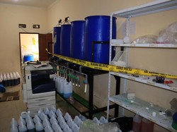 Polisi Gerebek Pabrik Sabun Cair Palsu Jiplak Merek Terkenal di Bekasi