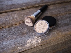 Inovasi Powder Sunscreen untuk Re-apply SPF Tanpa Ribet, Benarkah Efektif?