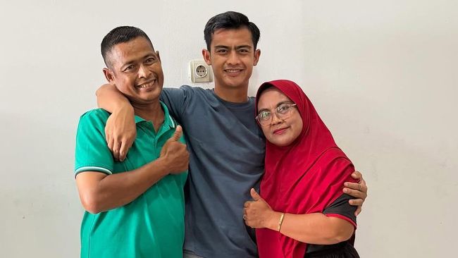 Resmi Cerai dari Azizah Salsha, 7 Momen Pratama Arhan Pulang ke Indonesia Bertemu Orang Tua
