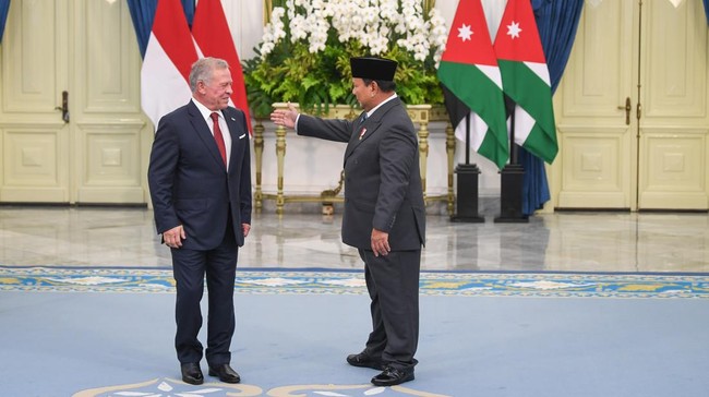 Presiden Republik Indonesia Prabowo Subianto memamerkan persahabatannya dengan Raja Kerajaan Yordania Hasyimiah Raja Abdullah II ibn Al Hussein.
