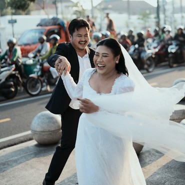 Bakal Nikah, Boiyen Bagikan Foto Prewedding dengan Kekasih