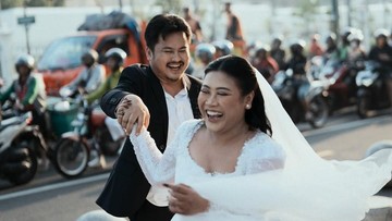 Berita Viral Selebriti dari InsertLive : Bakal Nikah, Boiyen Bagikan Foto Prewedding dengan Kekasih