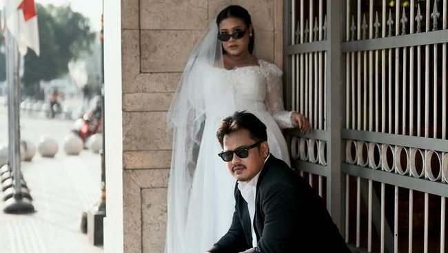 Segera Menikah, Ini 7 Foto Prewedding Boiyen Pesek dan Calon Suami Bukan Orang Sembarangan