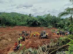Evakuasi Korban Longsor Cibeunying Cilacap Terkendala Akses Sempit
