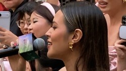 Video: Hadiri Premier 'Wicked: For Good' Raisa Ditodong Nyanyi