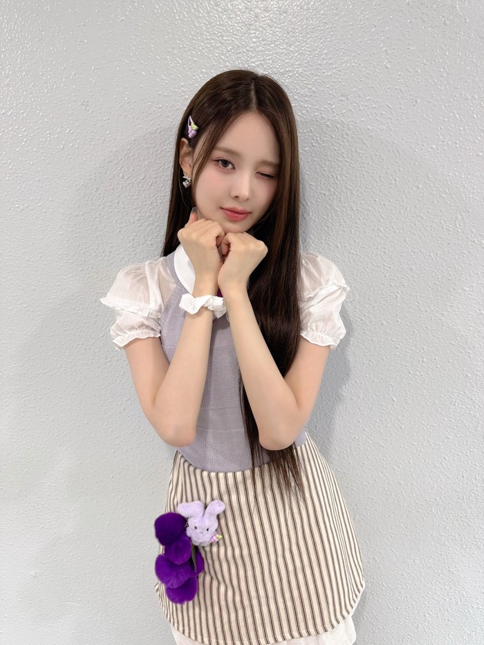 Sementara itu, izna dikonfirmasi sebagai red carpet performing artist pada chapter pertama 2025 MAMA AWARDS. Upacara penghargaan musik bergengsi itu sendiri diselenggarakan di Kai Tak Stadium, Hong Kong pada 28-29 November 2025. / Foto: x.com/izna_offcl