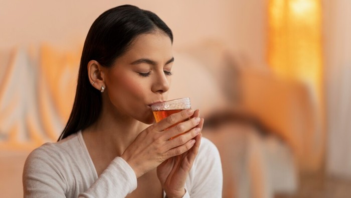 4 Teh Herbal yang Bisa Bikin Kulit Glowing dan Rambut Sehat, Mudah Dibuat!