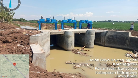 Pemkab Indramayu Pertinggi Pintu Air Cimalang di Desa Karanggetas