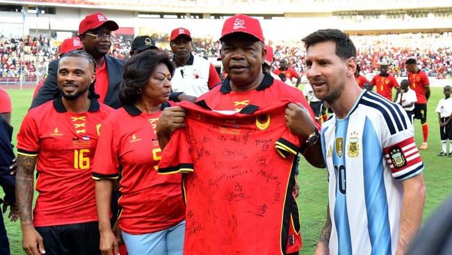 Angola menjual tiket pertandingan melawan Argentina yang diperkuat Lionel Messi dengan harga yang cukup terjangkau.