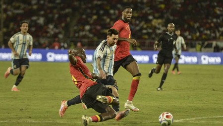 Argentina's forward #10 Lionel Messi (C) vies for the ball against Angola's #9 Sacalumbo Francisco (L) and Angola's #6 Gaspar Kialonda during the friendly match between Angola and Argentina in Luanda on November 14, 2025. Football icon Lionel Messi c