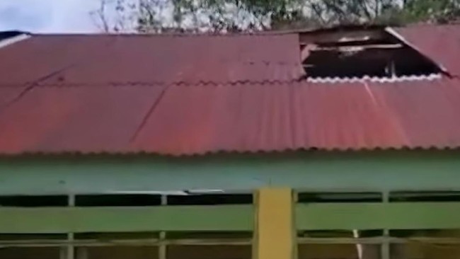 Dinas Pendidikan menyebut ada disinformasi dalam video guru tersebut. Dinas juga menyebut tak ada paksaan terkait permintaan maaf guru tersebut.