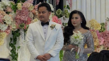 Unik Banget, Ini Isi Souvenir Pernikahan Boiyen