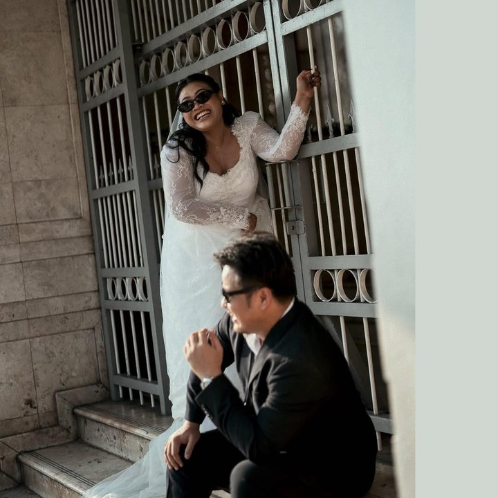 <p>Rully sendiri mengenalkan dirinya sebagai dosen di salah satu perguruan tinggi swasta di Jakarta, dan kerap menjadi dosen tamu di beberapa kampus lainnya. Sosok yang menjadi pilihan hati Boiyen ini juga aktif di dunia pariwisata. Bahkan, ia menyebut dirinya sebagai <em>traveller</em>. (Foto: Instagram @boiyenpesek)</p>