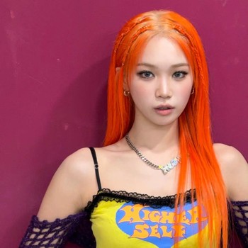 9 Idol K-Pop yang Tampil Stunning dengan Rambut Orange