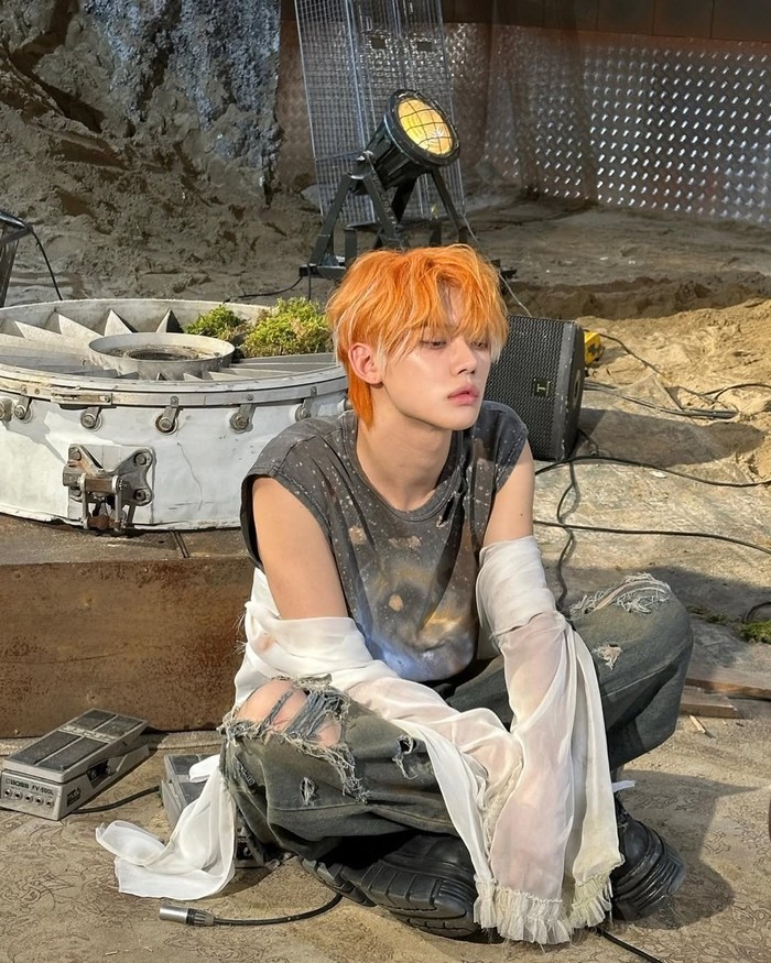 Sejak debut, Yeonjun kerap memukau publik dengan penampilannya dalam berbagai warna rambut. Tak terkecuali orange terang yang pernah dicobanya tahun 2023 lalu/ Foto: instagram.com/yawnzzn