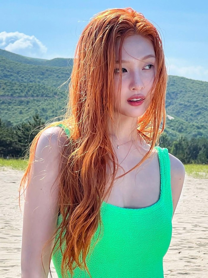 Kerap gonta-ganti warna rambut, Joy Red Velvet sukses memancarkan nuansa musim panas dengan penampilan stunning-nya dalam rambut peach orange saat promosi lagu &lsquo;Love Splash!&rsquo;/ Foto: instagram.com/_imyour_joy