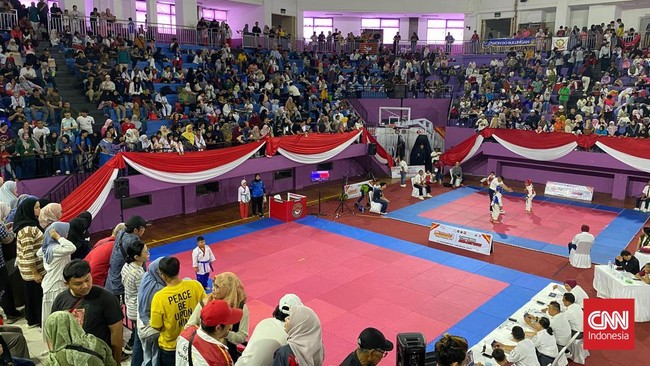 Hari kedua penyelenggaraan CNN Indonesia Taekwondo Championship 2 semakin ramai. Penonton yang membludak membuat suasana kian semarak.