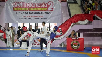 FOTO: Sengit di Hari Ke-2 CNN Indonesia Taekwondo Championship 2