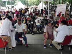 Ratusan Warga Ikut Donor Darah Serentak di Balai Kota Bandung