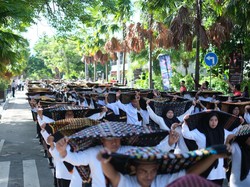 Komodo Waterfront Festival Bentangkan 1.000 Kain Songke Manggarai
